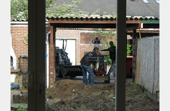 Ze komen de boel afgraven en zand storten