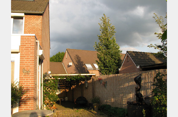 Donkere luchten boven Brabant.