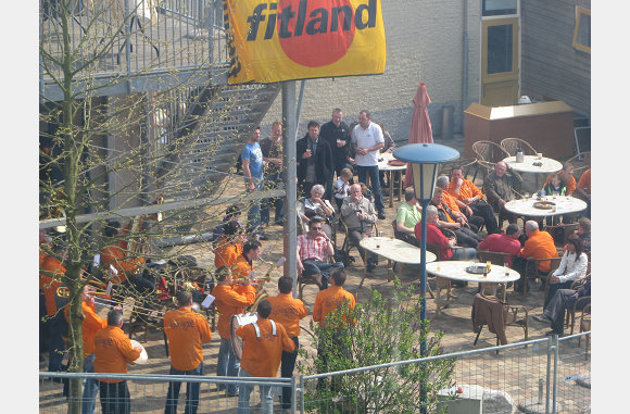 Gezellig op het terras bij Fitland.